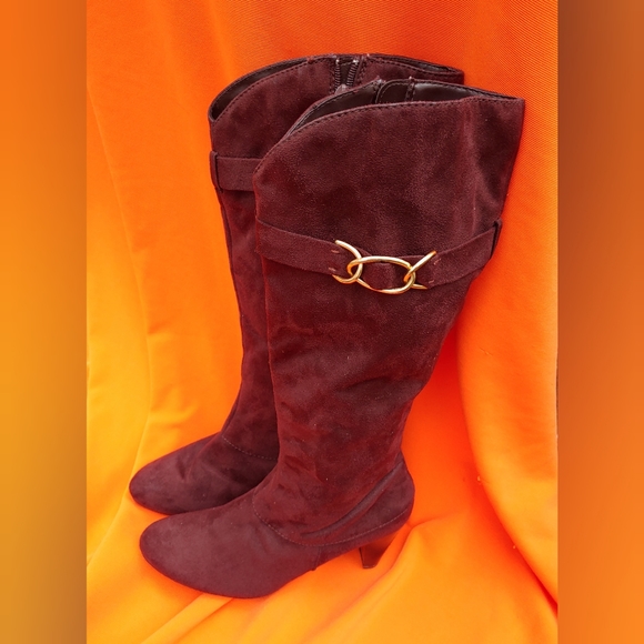 Predictions Shoes - ✨ Luxurious, Low Heel✨Predictions Brown Faux Suede Stacked Heel Boots 8M